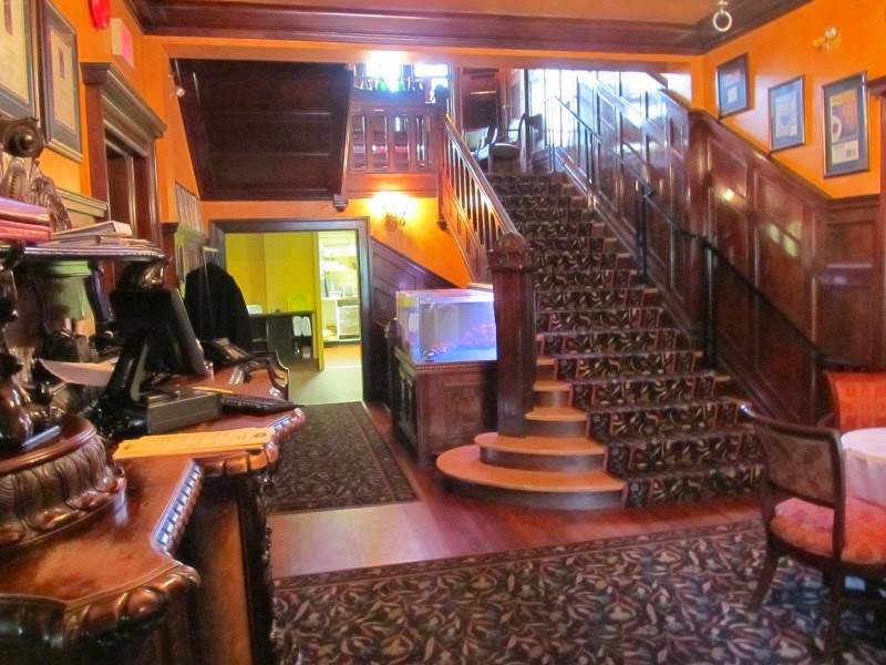 Burger Club Winnipeg 529 Wellington 4.6/5