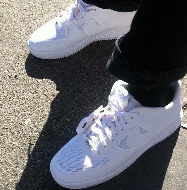nike lunar force 1 on feet