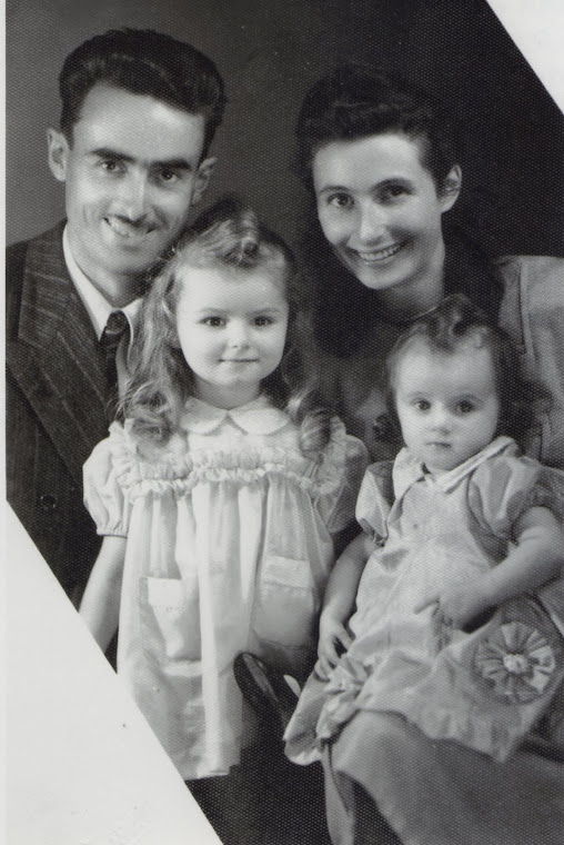 Carlo Narratone con la moglie Maria e le figlie Paola e Rita nell' agosto 1948