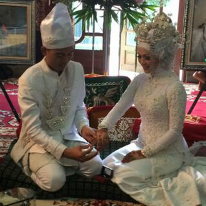 VIDEO OVIE 'BAND WALI' - RIA TRISNI NIKAH APRIL 2014