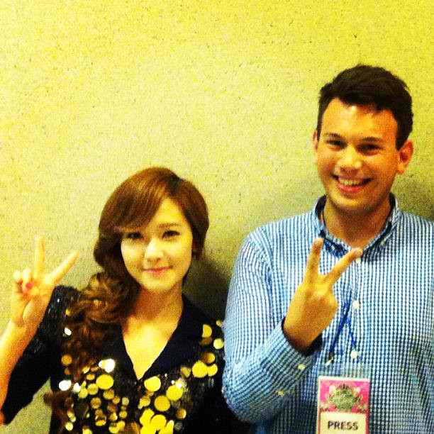 [OTHER][21-05-2012] Jessica and Sooyoung || Selca with Sam Lansky 120521jesoo+(1)
