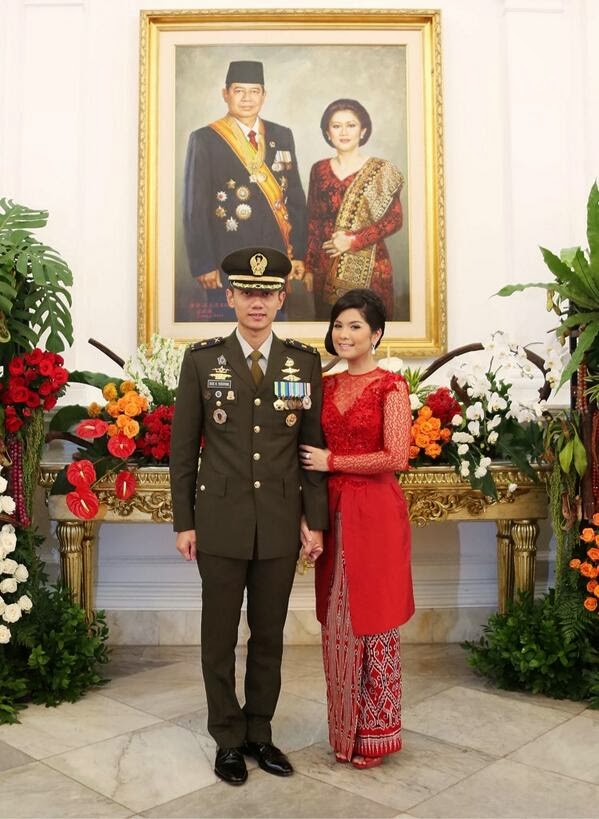 Agus Harimurti Yudhoyono bersama istri,