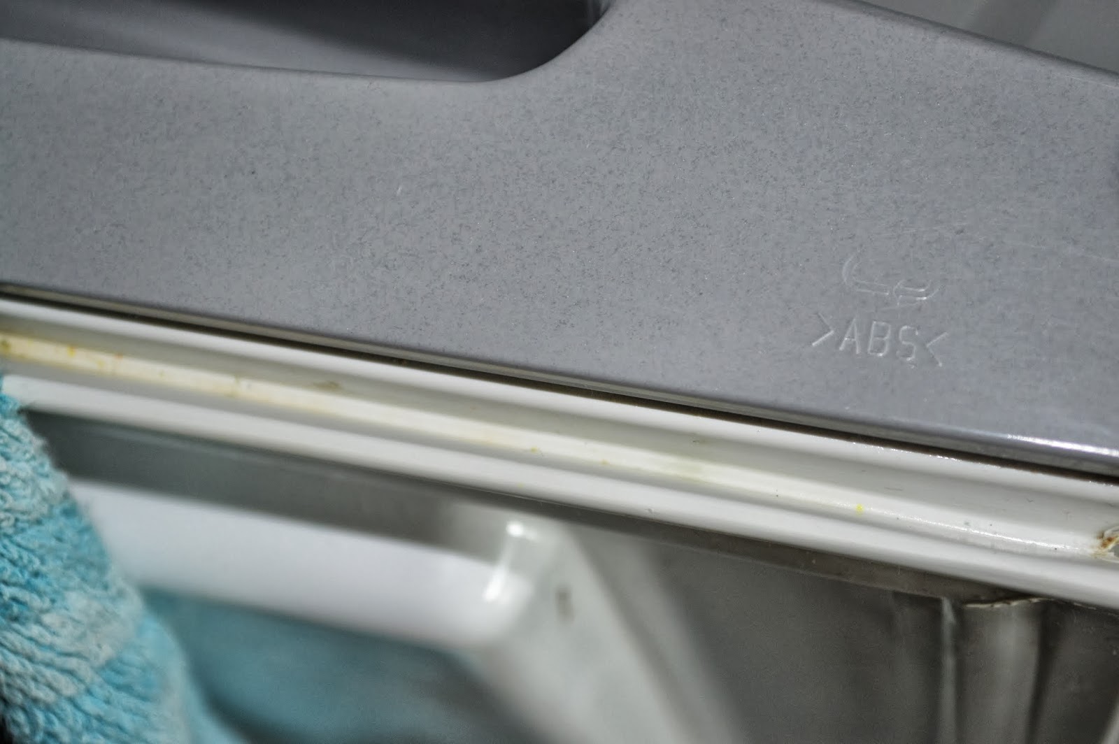 Quick Cleaning tip How to clean a Fridge door seal