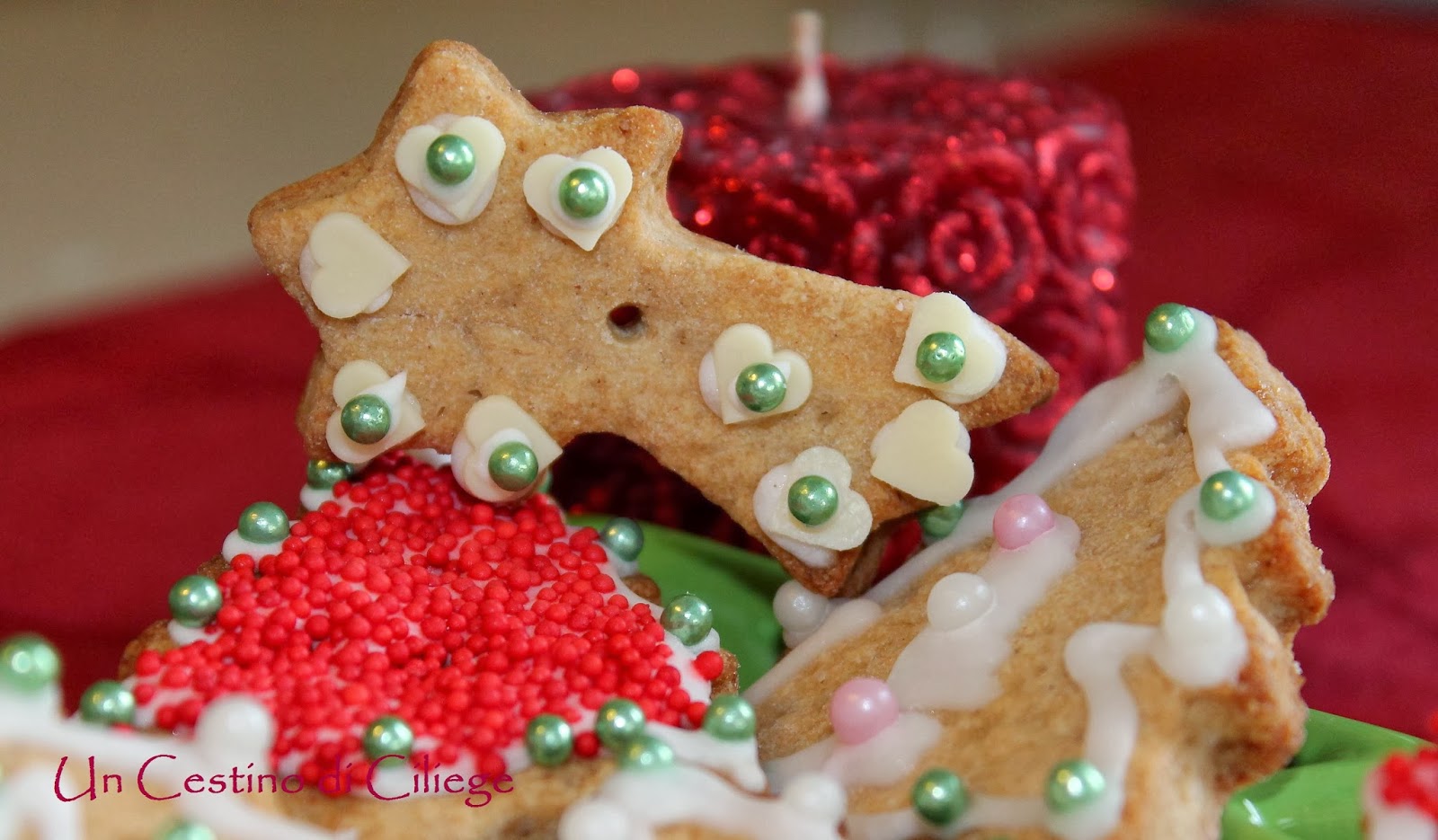 Biscotti Per Decorare Albero Di Natale.Un Cestino Di Ciliege Biscotti Per Decorare L Albero Di Natale
