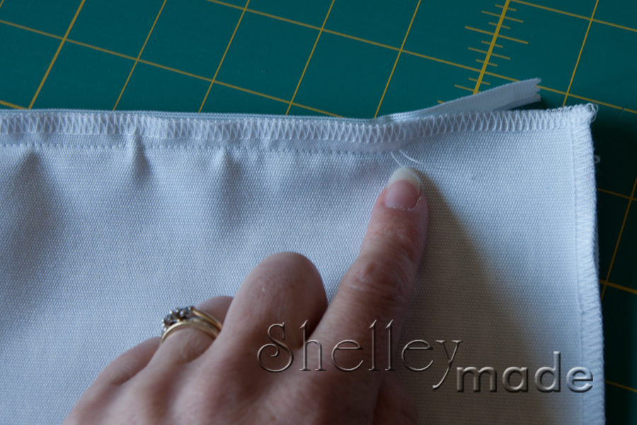 Shelley Made Hidden Zipper Pillow Tutorial