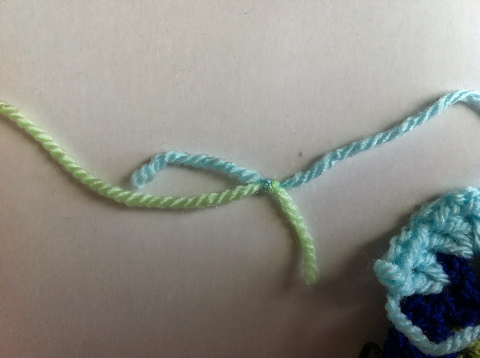 Along Came A Breeze double knot yarn join with a colour change...