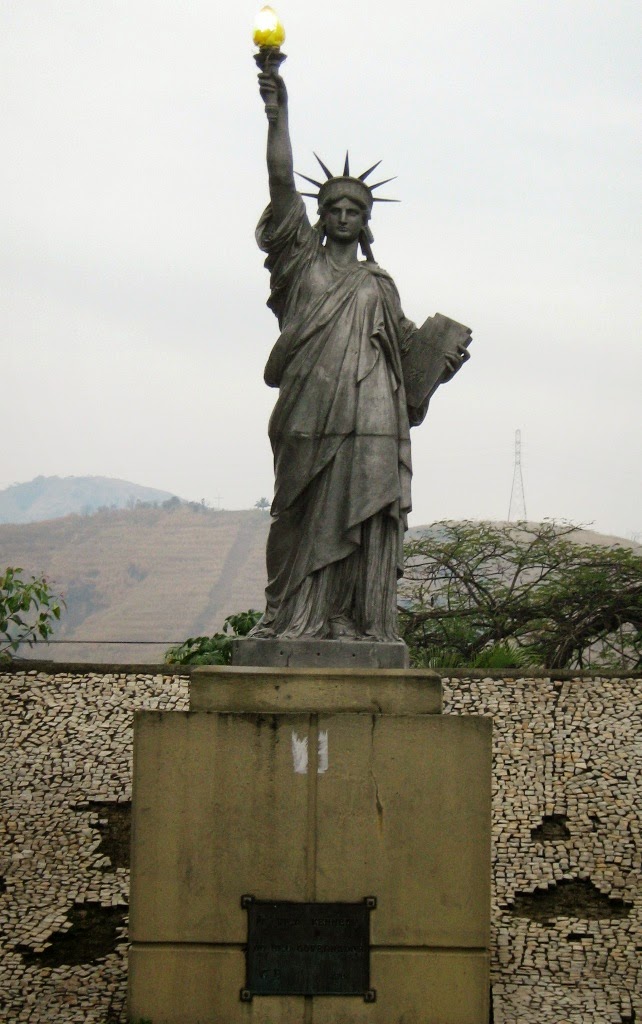 Blog do Vovozinho: Estátua da Liberdade de Vila Kennedy