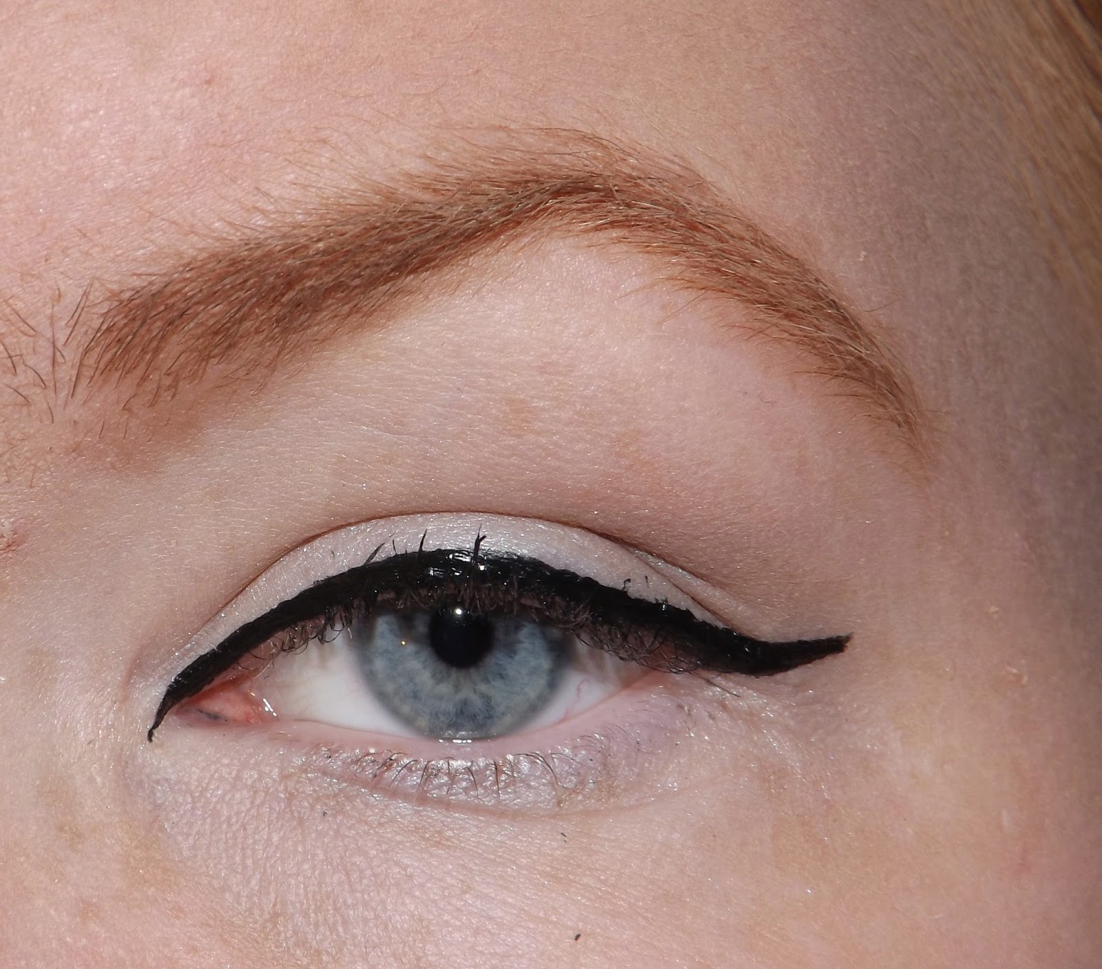 Mijn manier van eyeliner aanbrengen / TESSA KLOK
