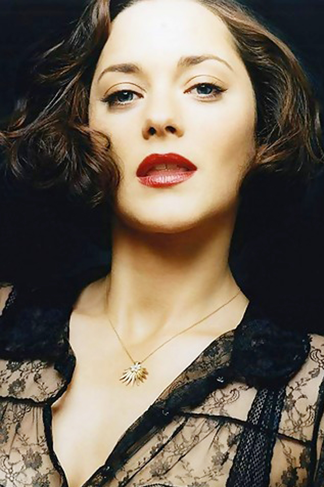 http://1.bp.blogspot.com/-Q6ZxKDHFS3I/T_-zmRQGPcI/AAAAAAAAAa0/1bJFCGIwfPo/s1600/Marion-Cotillard-Biography-2.jpg