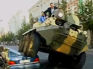 敢在立陶宛違規停車 市長開坦克輾碎賓士