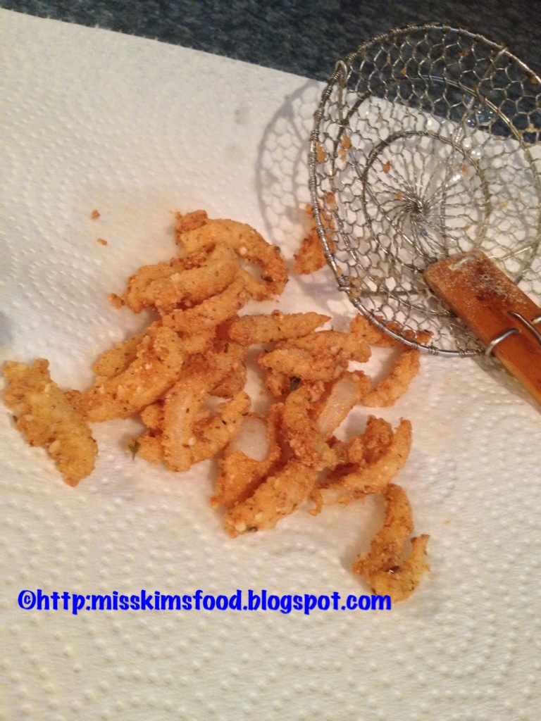 Miss Kim's FoodforThought Lowcarb Steak salad with onion straws.