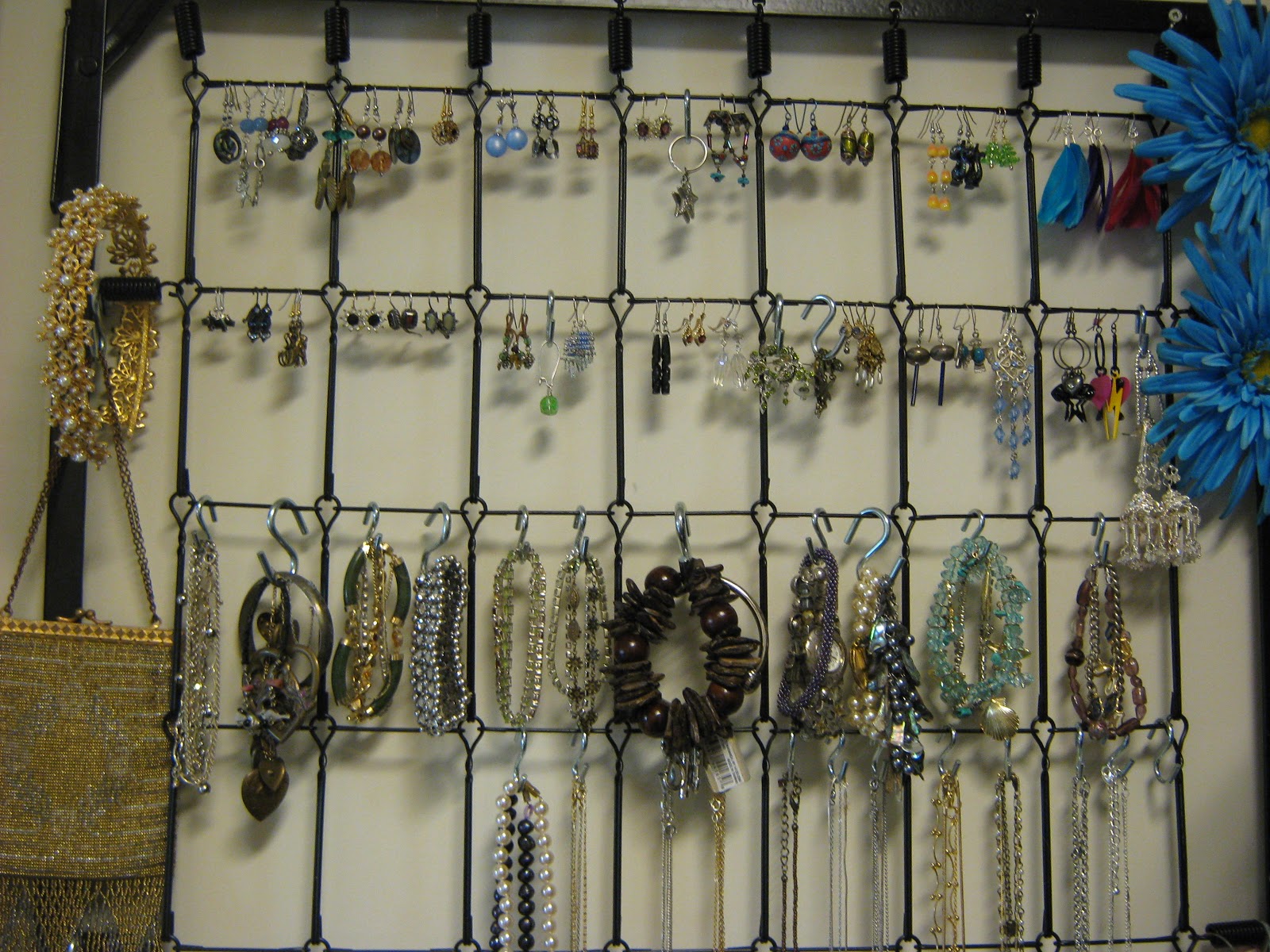 FakeIt Frugal Crib Spring Jewelry Organizer