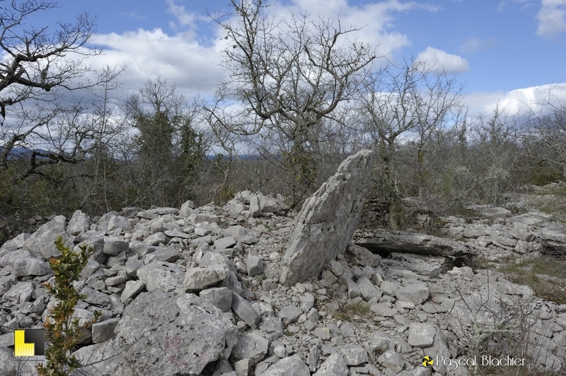 dolmen effondré photo pascal blachier