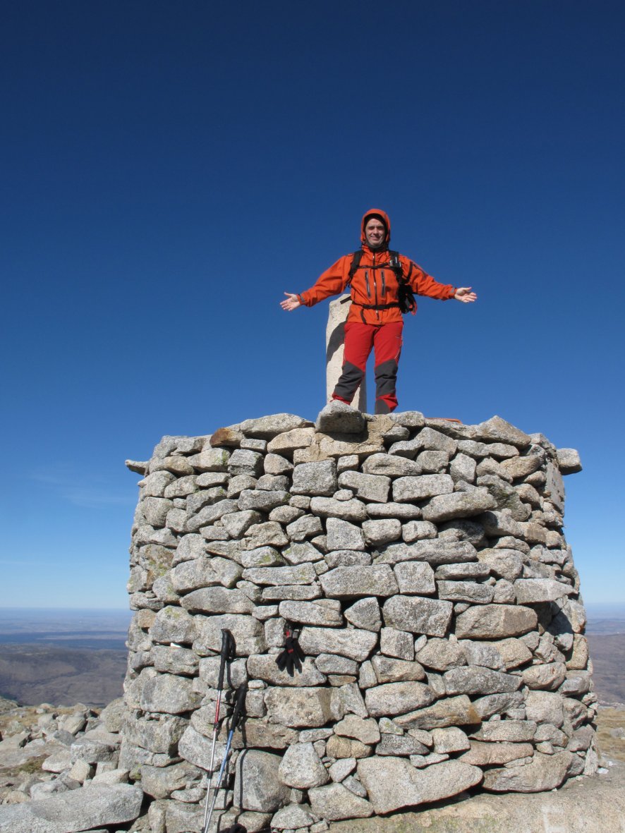 CIMA A CIMA La Serrota.