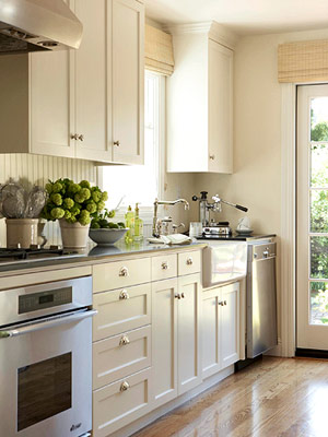 White Kitchen Design on Refresheddesigns   The Classic Kitchen