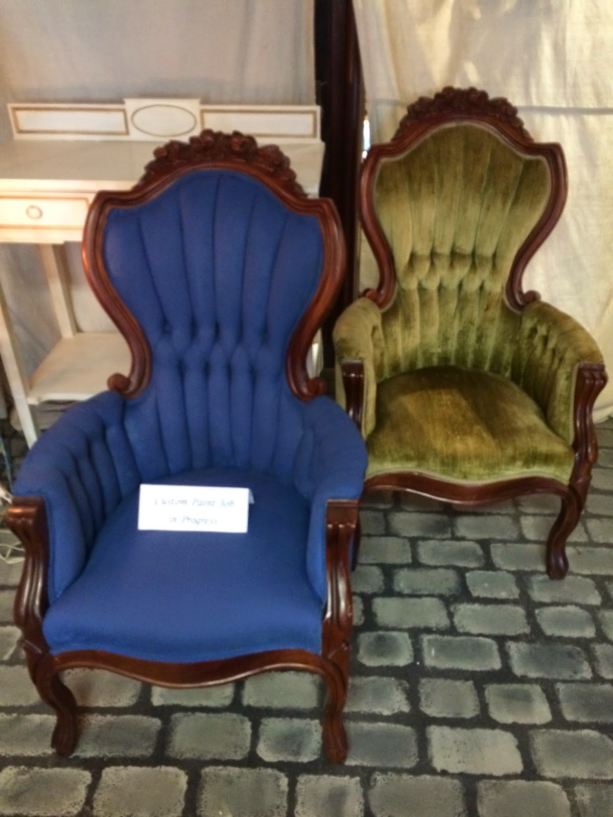 Maison Decor: How To Paint Velvet Chairs With Chalk Paint By Annie Sloan sandpaper. Then it is time to do the second coat. - Maison Decor: How To Paint Velvet Chairs With Chalk Paint By Annie Sloan