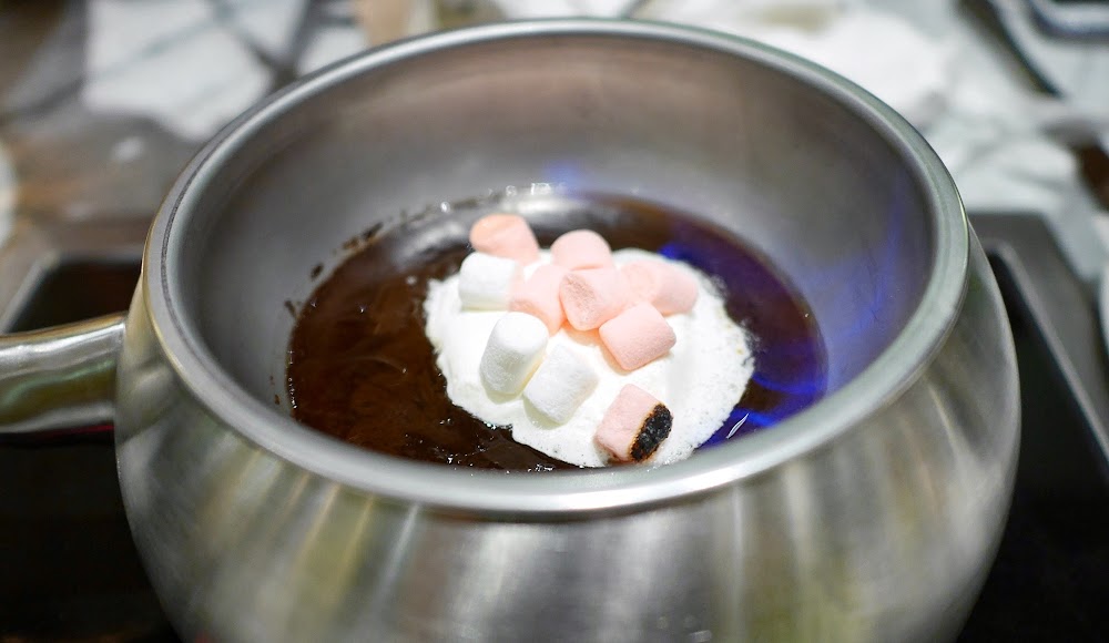 The Melting Pot Jakarta Definelety A Yes For Cheese Fondue