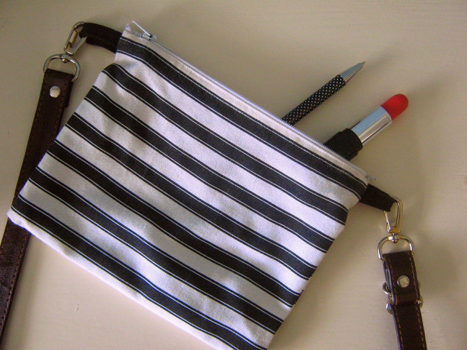 How to Sew a Zip Up Bag Awake + Make A Blog for Creative Living