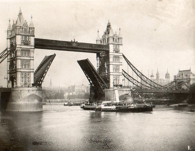 What Did  Tower Bridge Look Like   Ago 