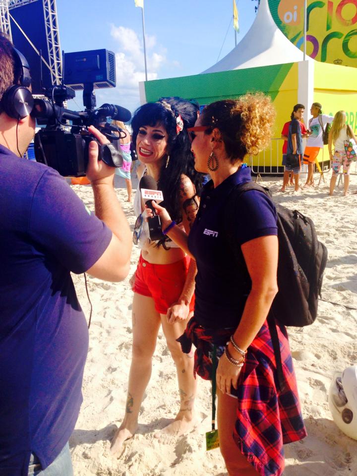 ESPN - Sósia Amy Winehouse no Campeonato Mundia de Surf
