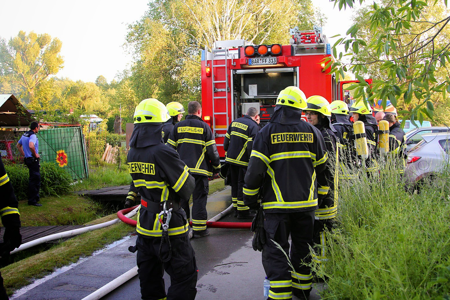 Bernau: Grosseinsatz der Feuerwehr - Bungalow Brand... 31 Bernau LIVE - Dein Stadtmagazin für Bernau bei Berlin