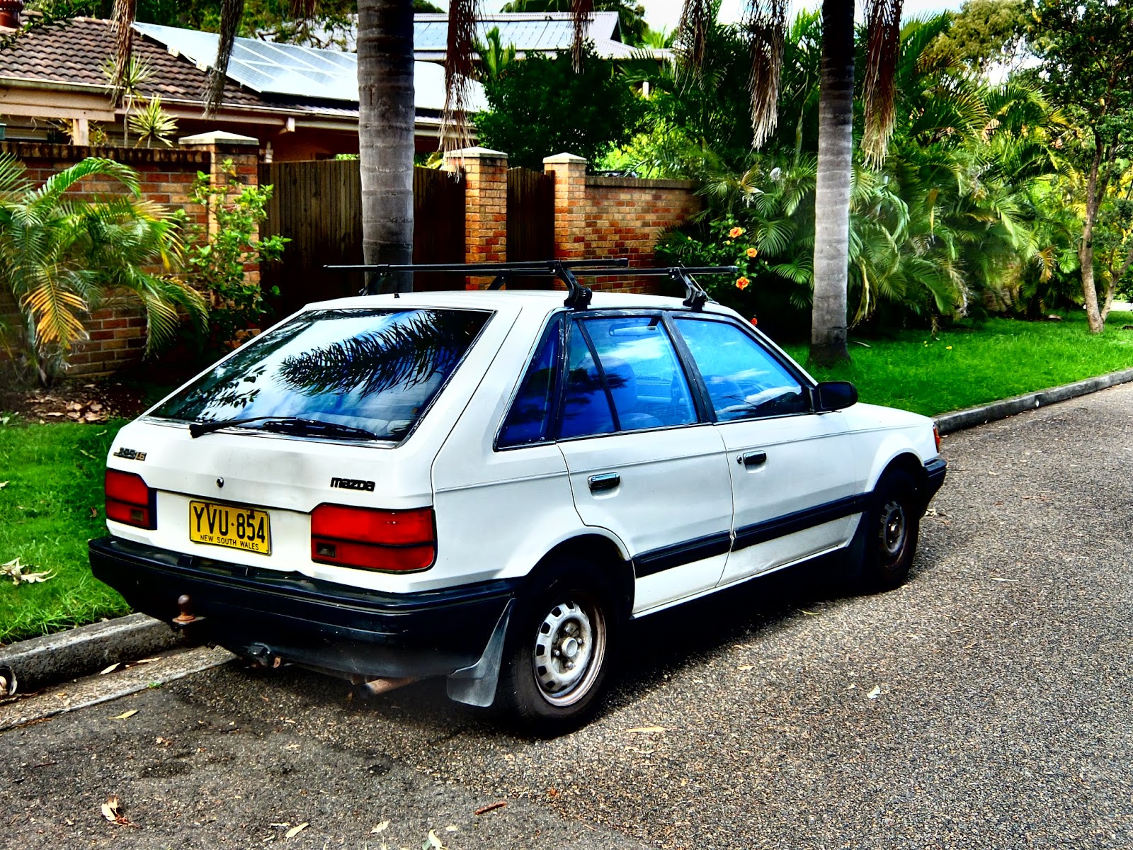 Aussie Old Parked Cars 1985 Mazda BF 323 1.6 5door Hatchback
