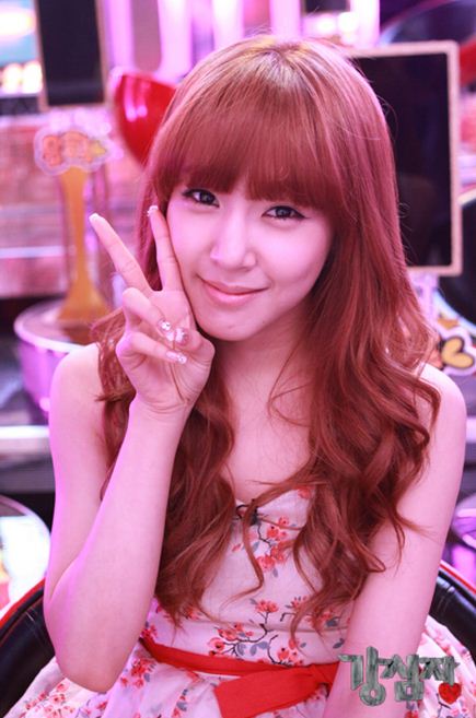[FANFIC] The love story of us Snsd+tiffany+strong+heart+2012+(2)