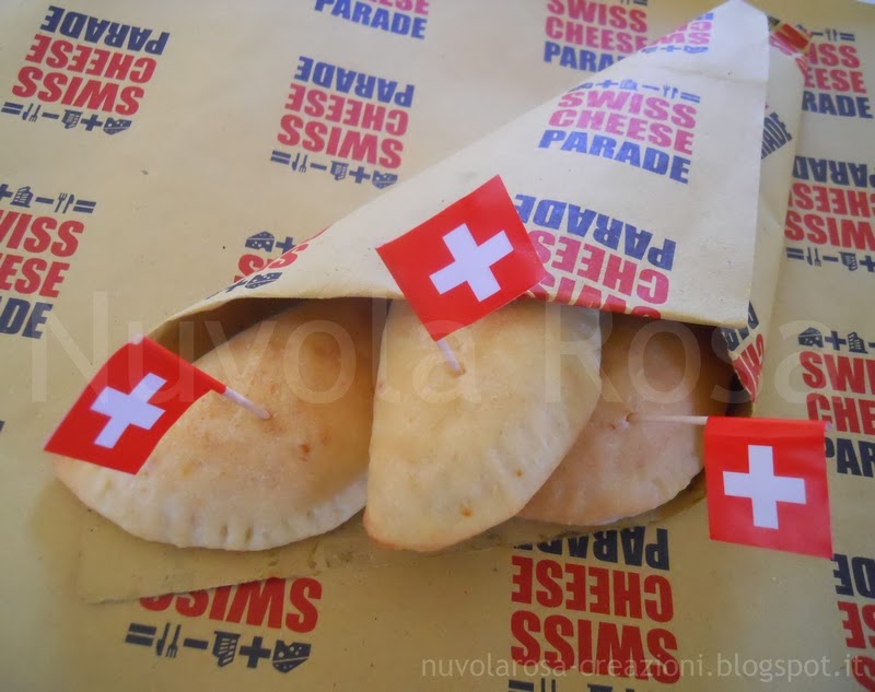 Nuvola Rosa [Ricetta] Calzoncini con mortadella e Gruyère