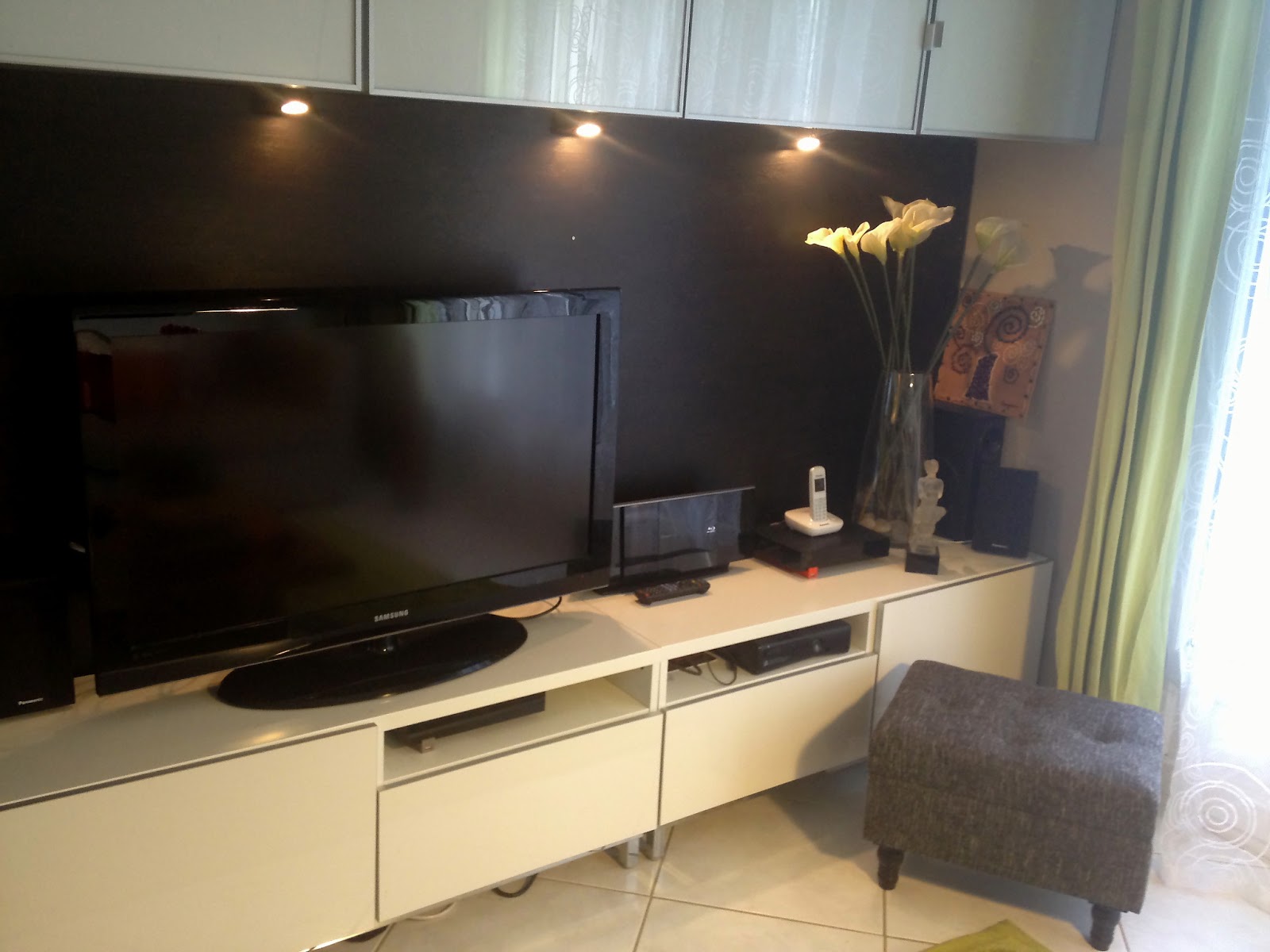 Dressing sous pente avec rideaux et autres déco: histoire de salon....
