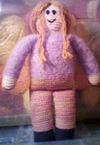 http://translate.googleusercontent.com/translate_c?depth=1&hl=es&rurl=translate.google.es&sl=en&tl=es&u=http://www.knitting-and.com/knitting/patterns/toys/easy-knit-doll.htm&usg=ALkJrhjsFSlcmXKKRWB0suoAIlKxNKaz-Q