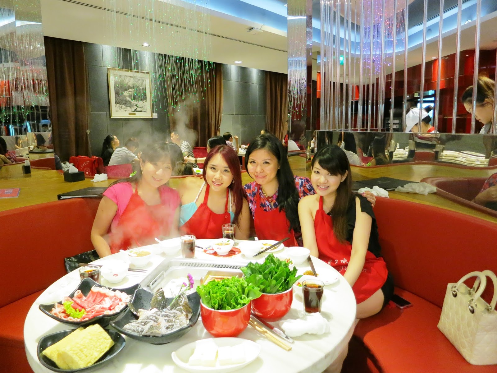 PinkyPiggu 海底捞火锅 HaiDiLao Hot Pot Clarke Quay A Place Which