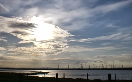 Giant wind farm at Little Cheyne Court in the Romney Marshes, Kent/East Sussex border, England