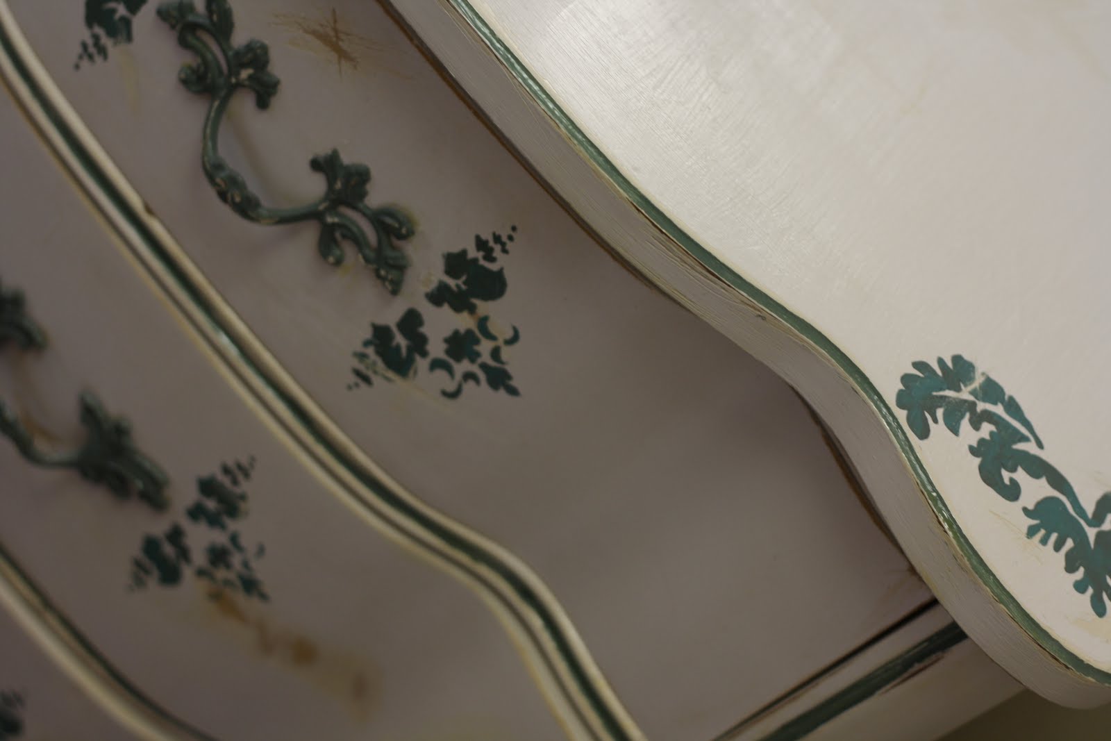 jjSparkles Rustic Shabby Chic Vine dresser