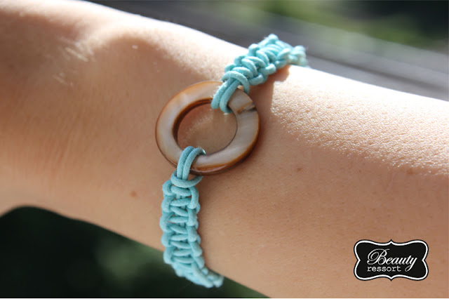 Selbstgeflochtenes Macrame Armband mit Charm