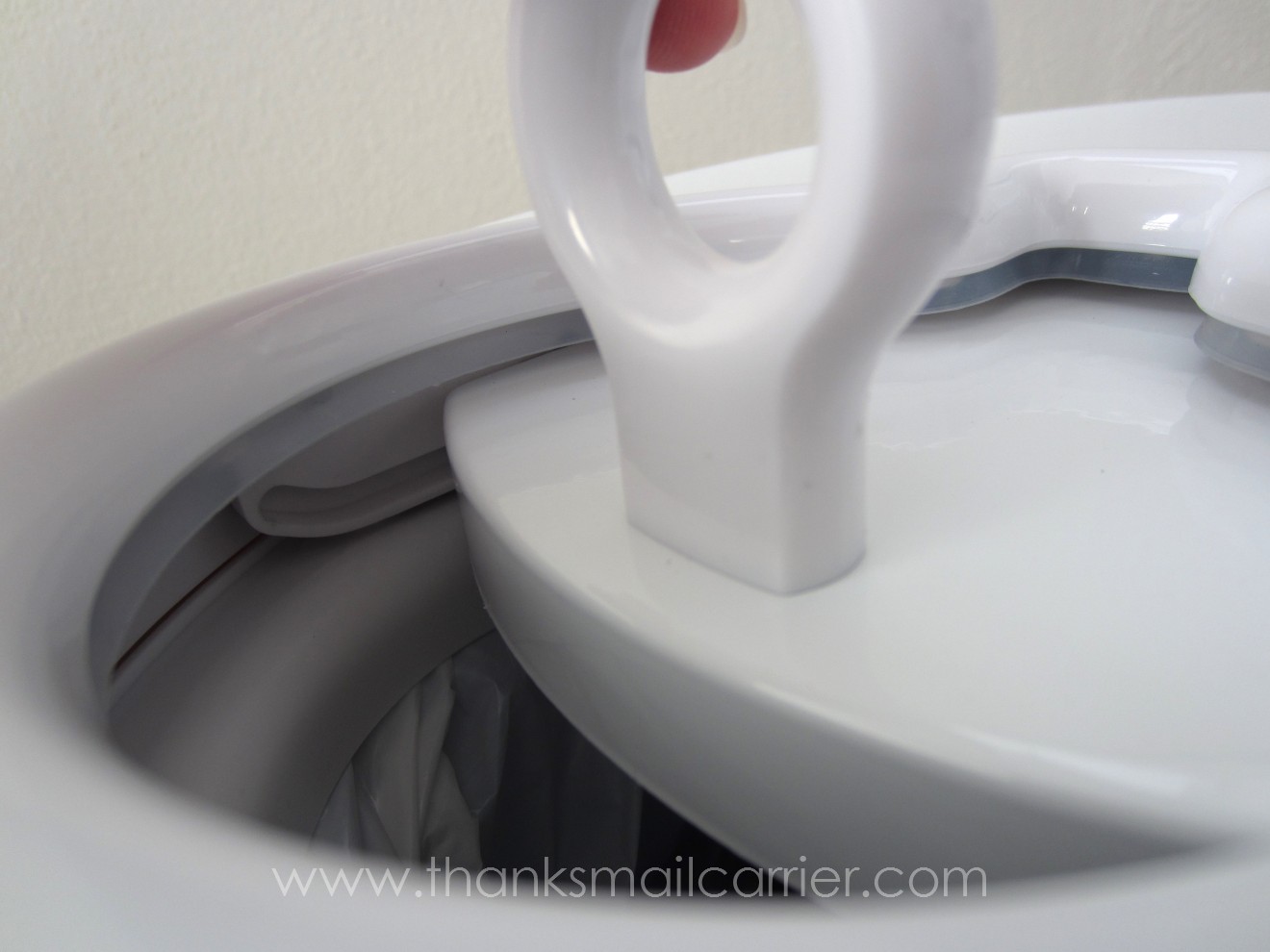 Thanks, Mail Carrier Ubbi Diaper Pail {Review & Giveaway}