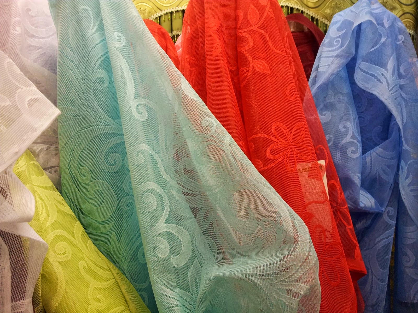 gaun pernikahan pink kain organza