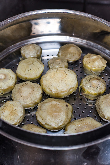 Steamed artichoke in pan