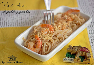 Pad Thai De Pollo Y Gambas (noodles Fritos Estilo Thai)
