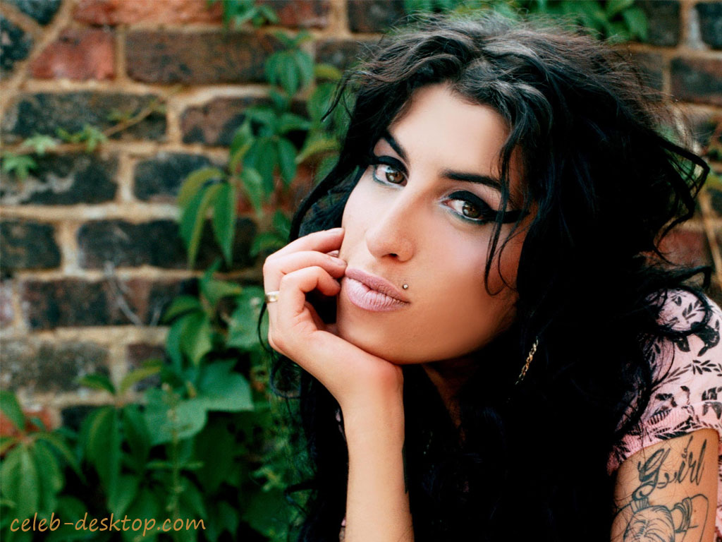 http://1.bp.blogspot.com/-QX4mQj75bs4/TiwCLQ2EVsI/AAAAAAAAAv8/ORUF20z3pyM/s1600/amy-winehouse-wallpaper.jpg