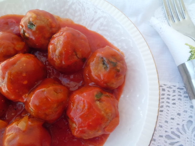 Albondigas Con Almendras En Salsa De Tomate
