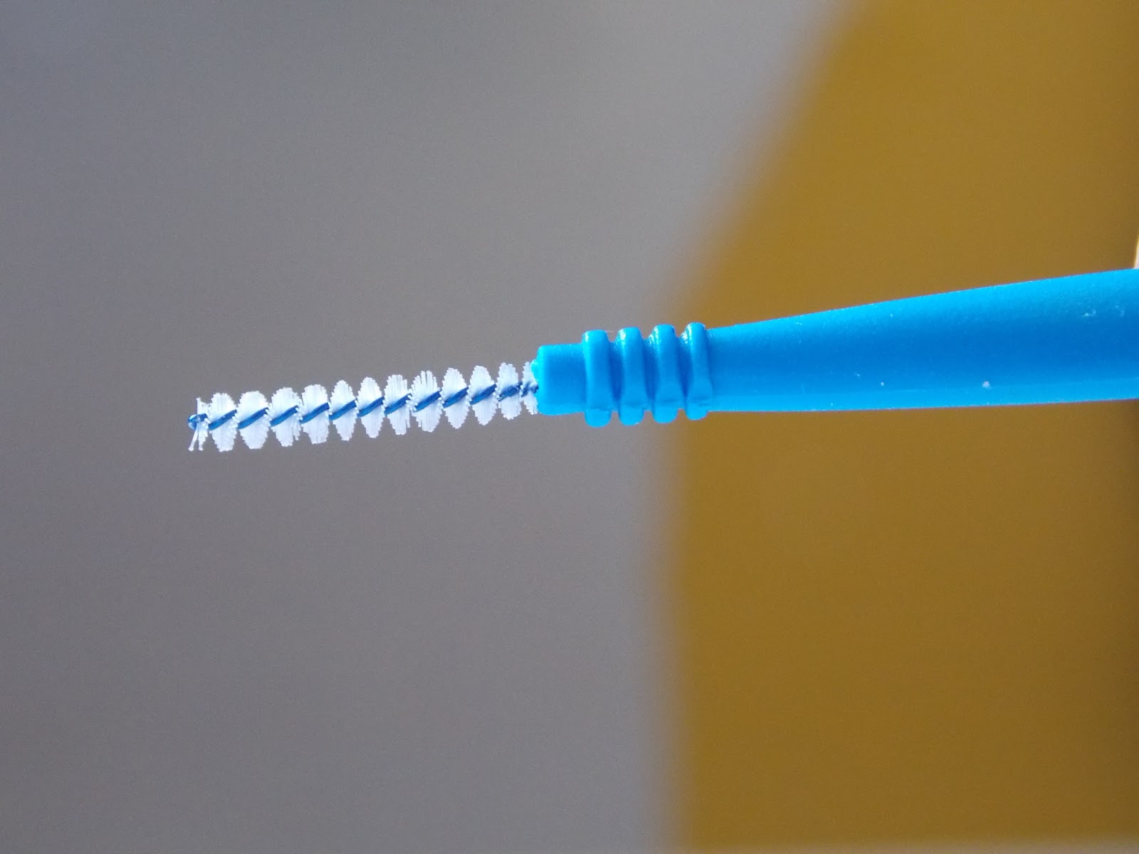 Deja Zu Unusual beauty tip How to apply mascara on your bottom lashes