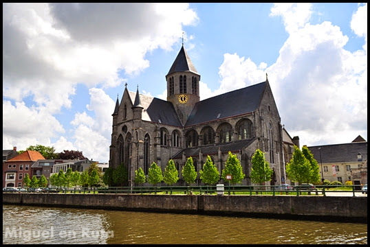 Church-Lady-Pamele-Oudenaarde