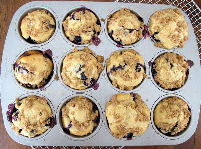 Blueberry Muffins with Cinnamon Streusel Topping