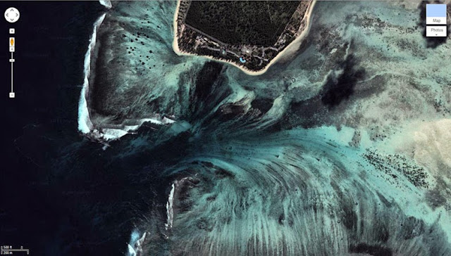Cascada subacuática en la Isla Mauricio