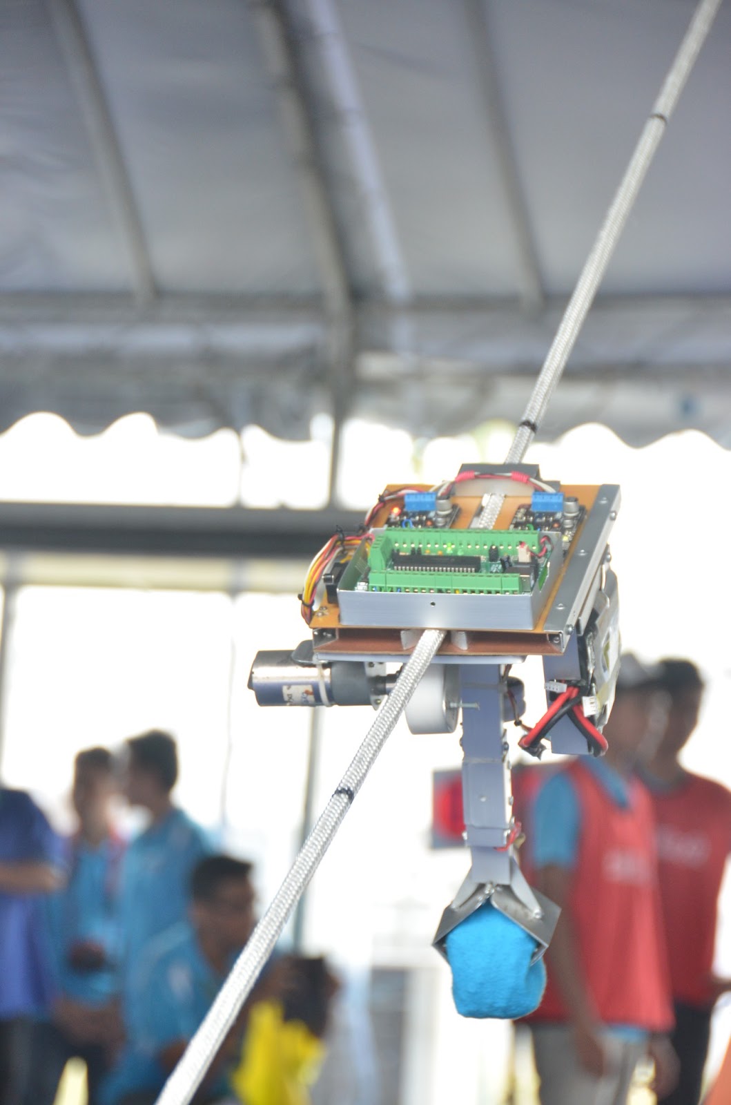 MIRoC 2013 ROPE CLIMBING ROBOT