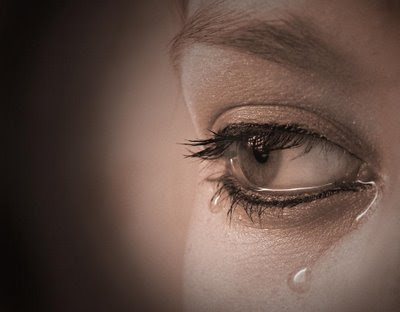 Apa saja keajaiban air mata itu? Dapati fungsi air mata dan kesihatan mata anda. Dan menangislah kerana Allah Taala.