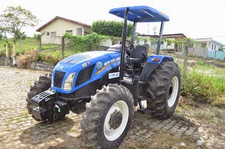 Itagi - Prefeitura adquire trator agrícola para agricultores familiares