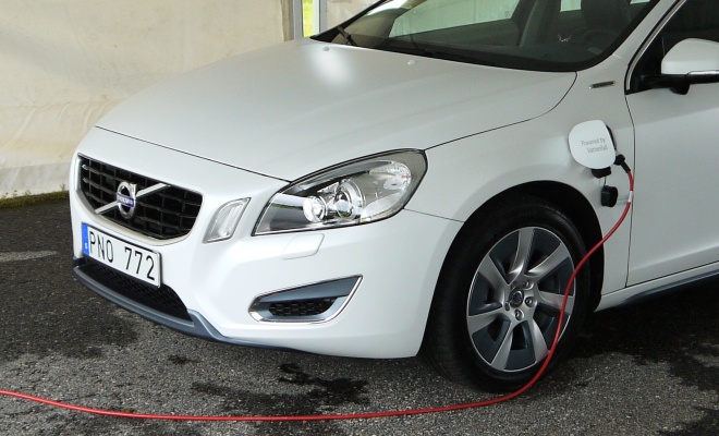Volvo V60 PHEV charging from the mains