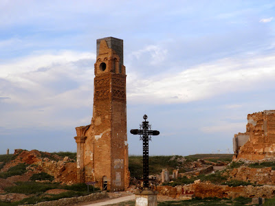 Iglesia y cementerio de Belchite Viejo