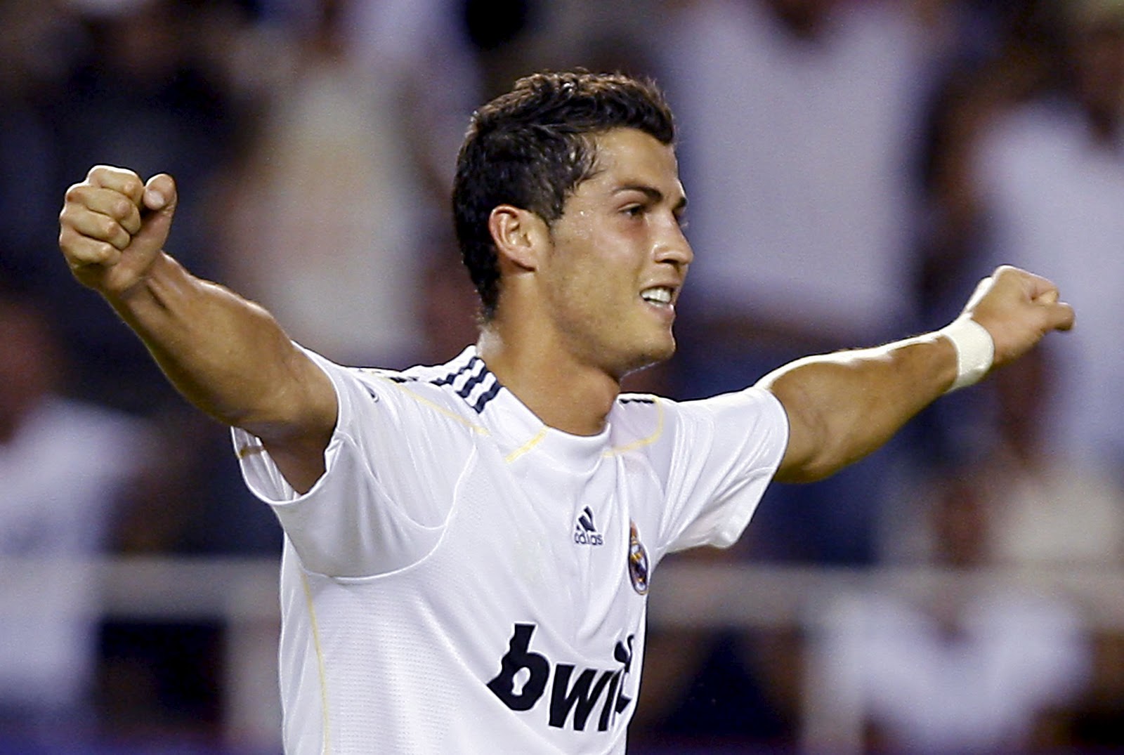 http://1.bp.blogspot.com/-Qg2mX3T2J8E/Tx-jM-5SdtI/AAAAAAAABUQ/NISjZf6ZHRA/s1600/cristiano+ronaldo+2012.jpg